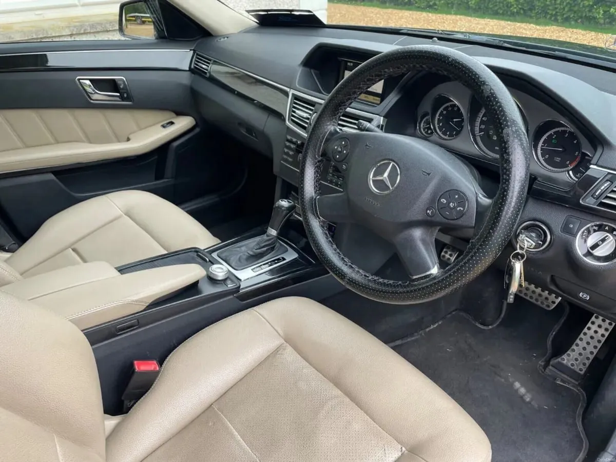 Mercedes-Benz E-Class 2010 - Image 2