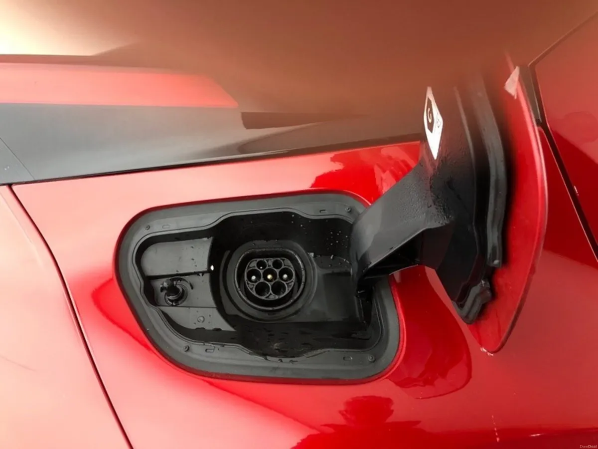 Toyota C-HR C-HR PHEV SOL - Image 6