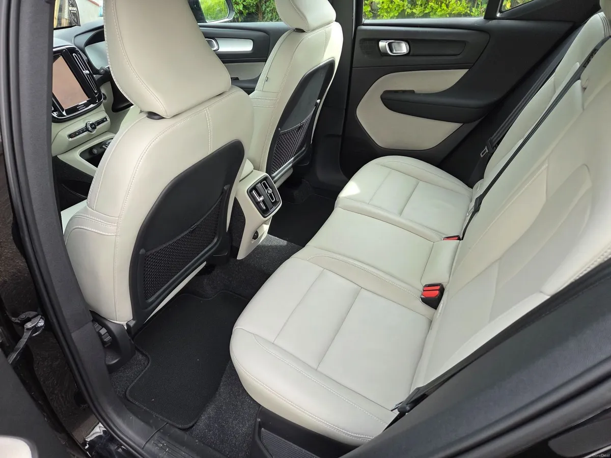 Volvo XC40 2021 - Image 2
