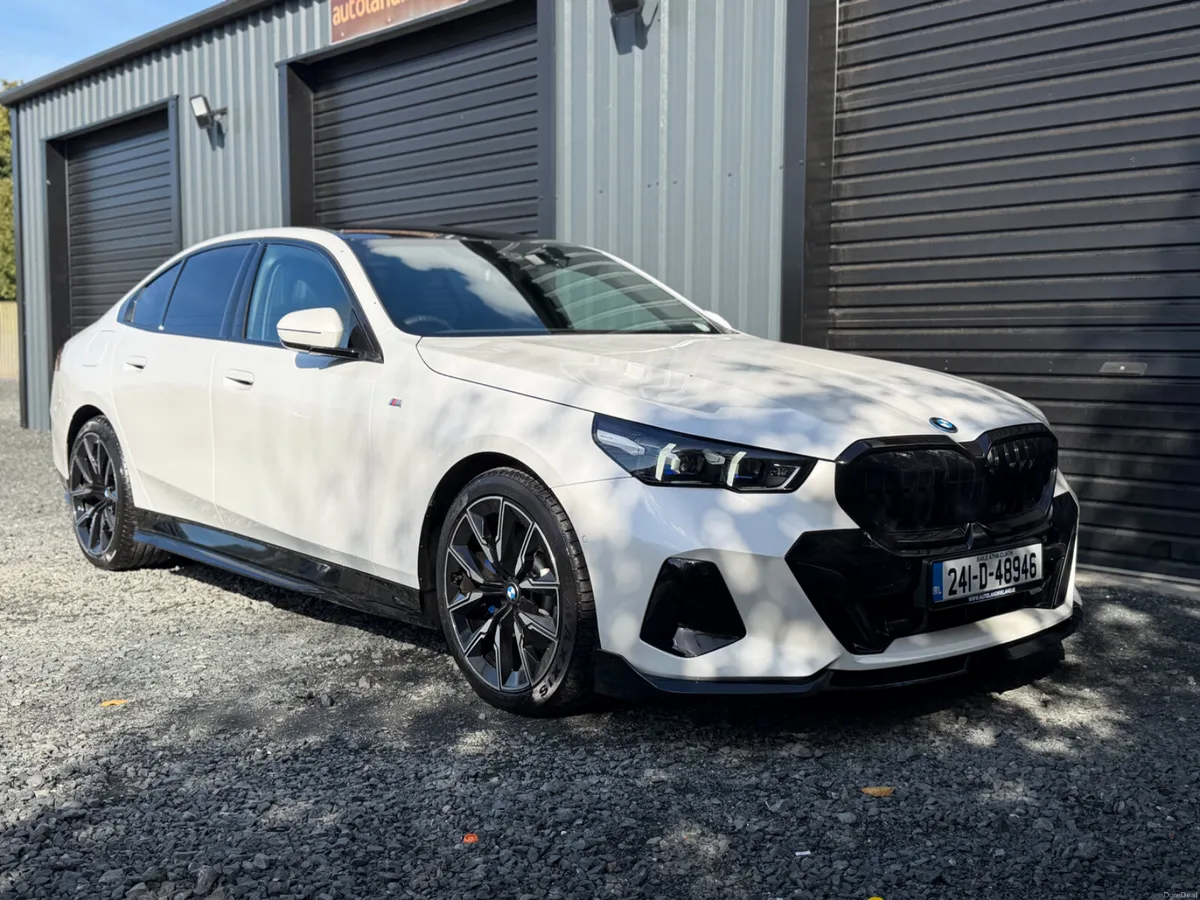 241 BMW 530 M-SPORT HIGH SPEC - Image 3