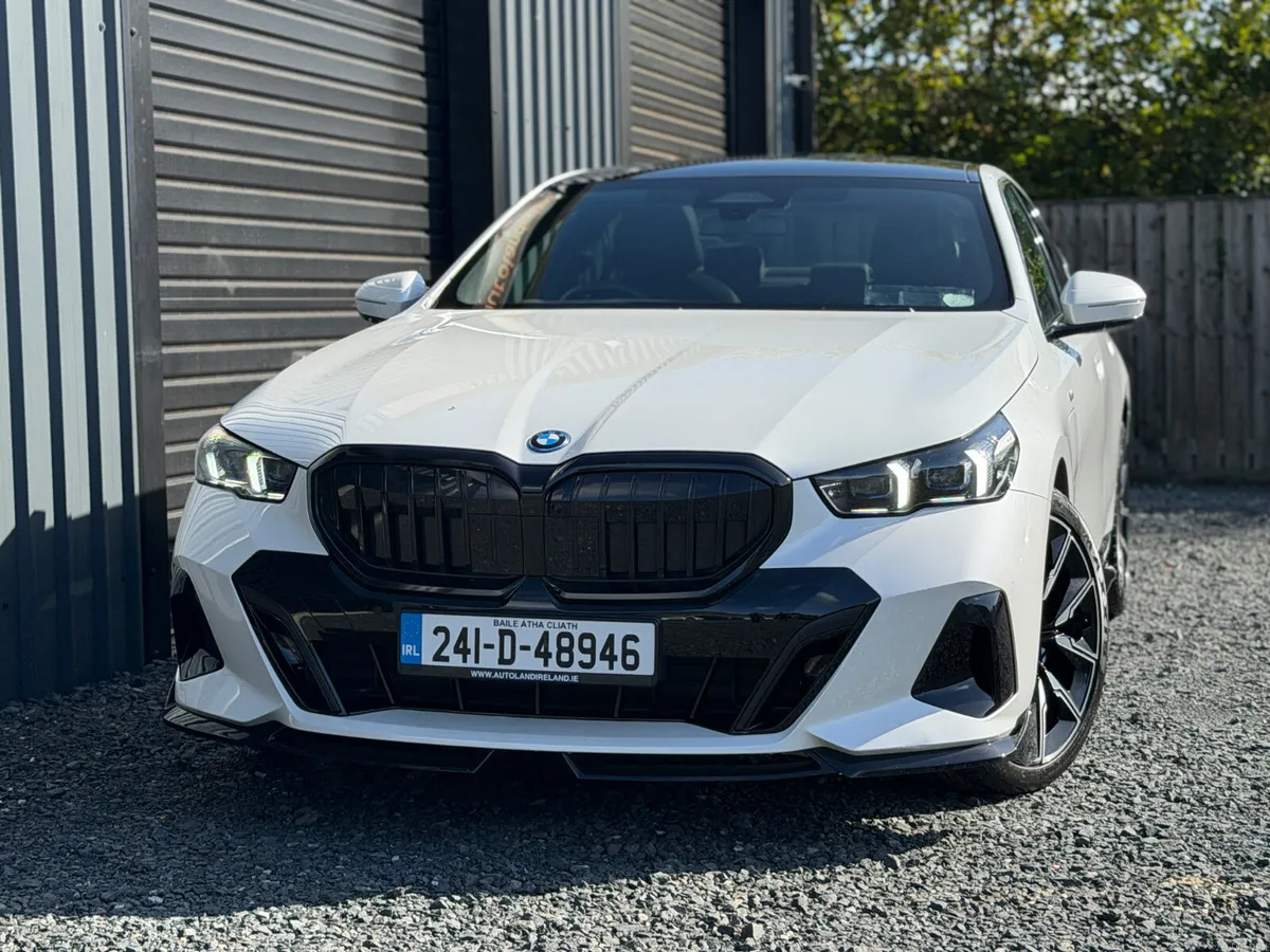 241 BMW 530 M-SPORT HIGH SPEC - Image 2