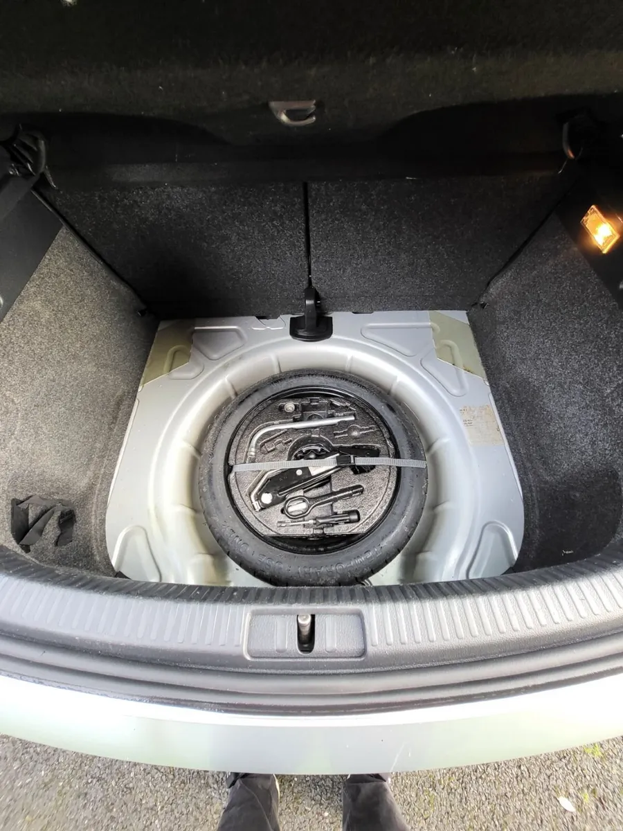 Volkswagen Scirocco 2011 - Image 6