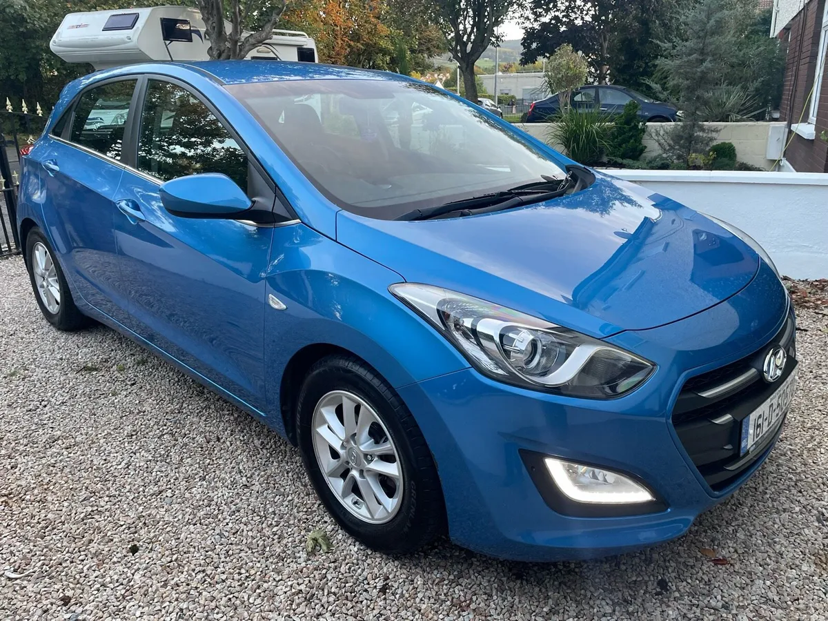 Hyundai i30 1.6 Diesel 2016 AS NEW - Image 3