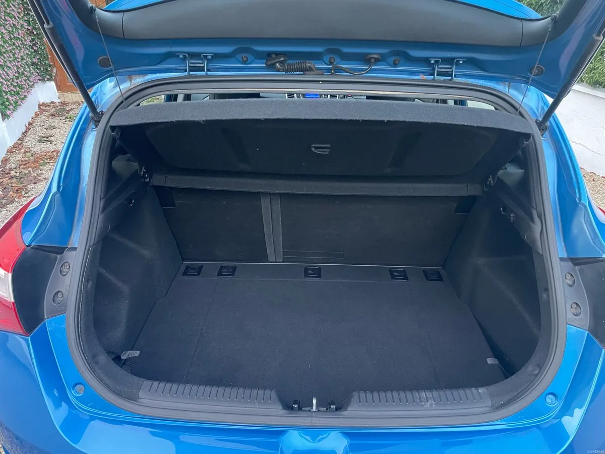 Hyundai i30 1.6 Diesel 2016 AS NEW - Image 6