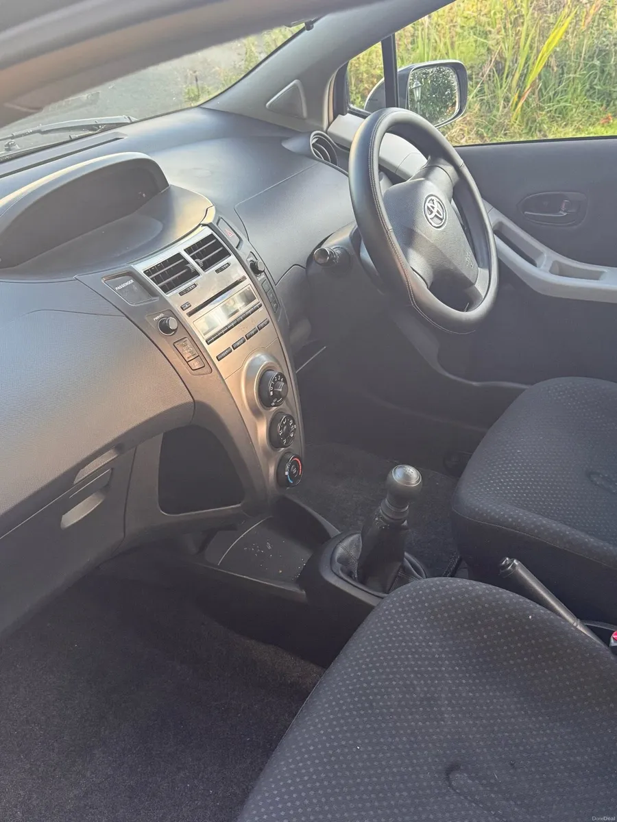Toyota Yaris 2011 1 litre sport - Image 6