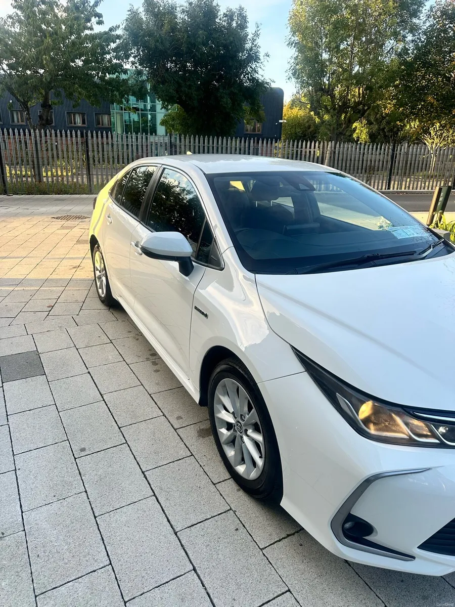 Toyota Corrolla hybrid - Image 3
