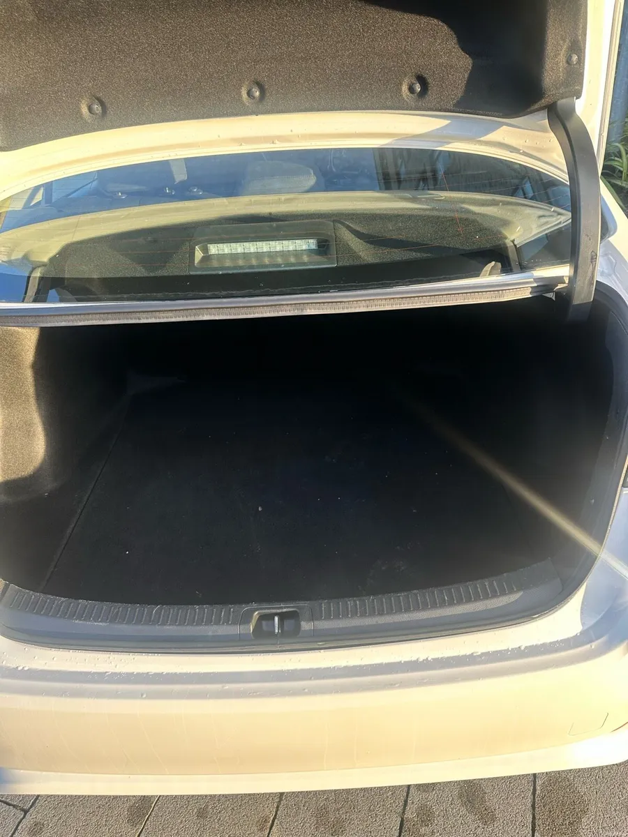 Toyota Corrolla hybrid - Image 6