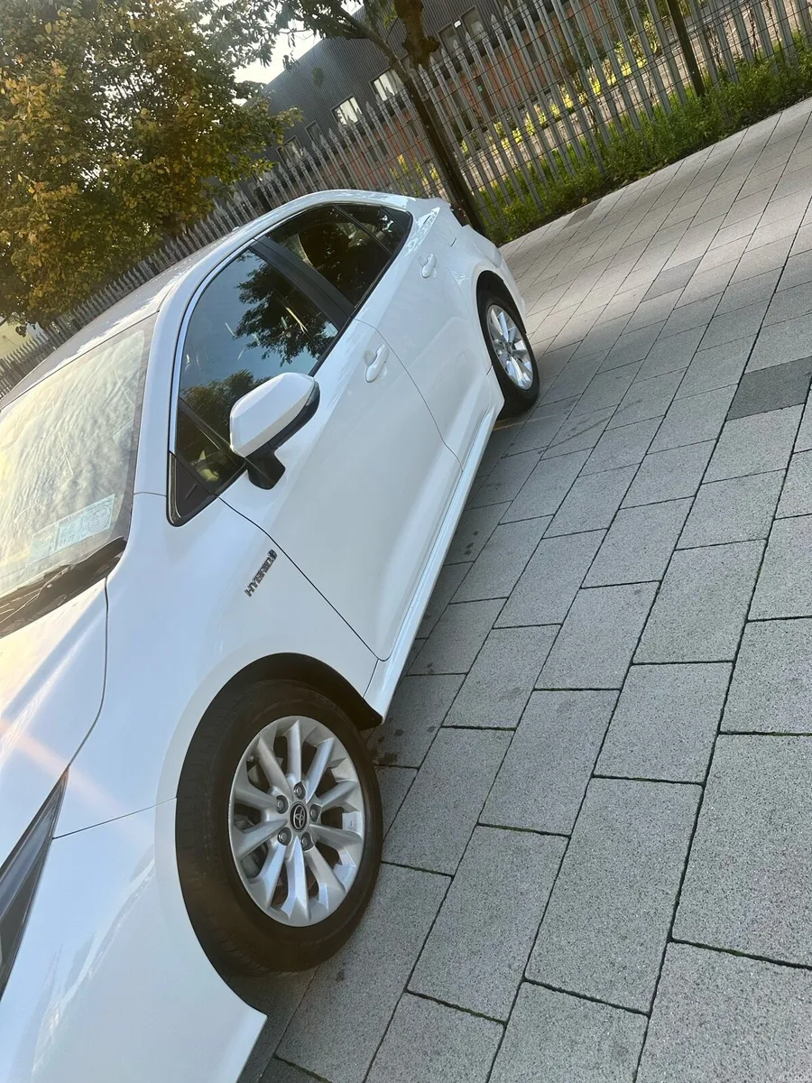 Toyota Corrolla hybrid - Image 2