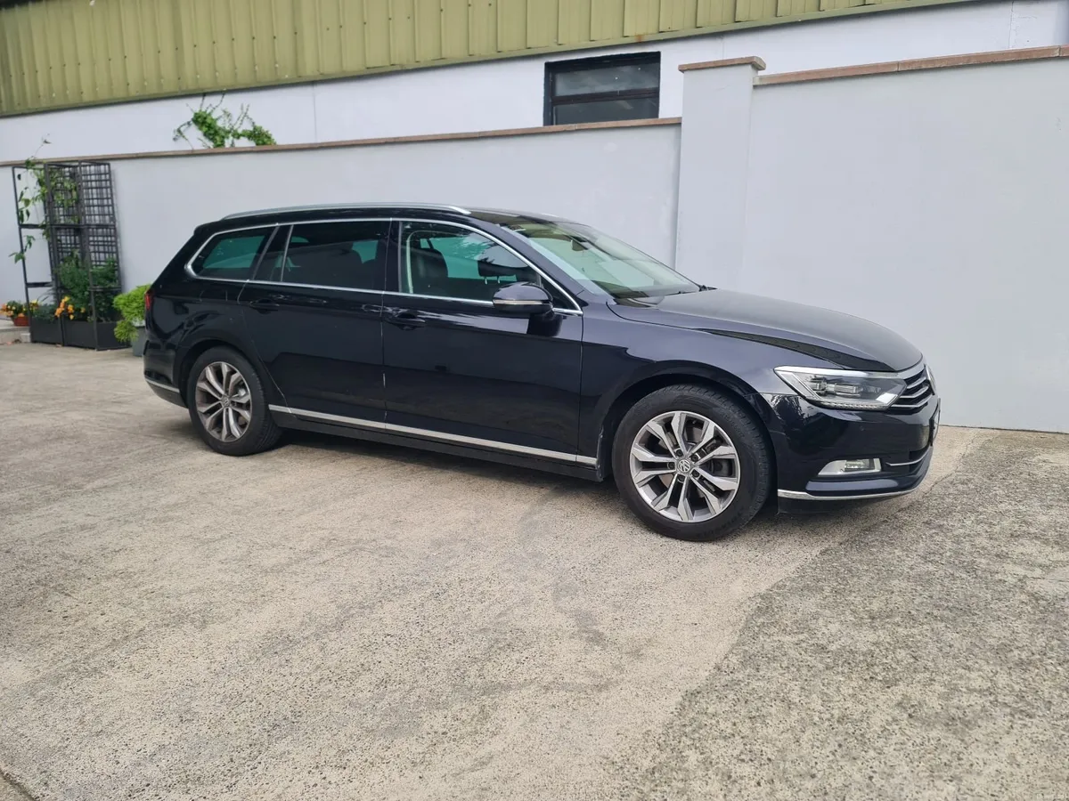 Volkswagen Passat 2016 - Image 2