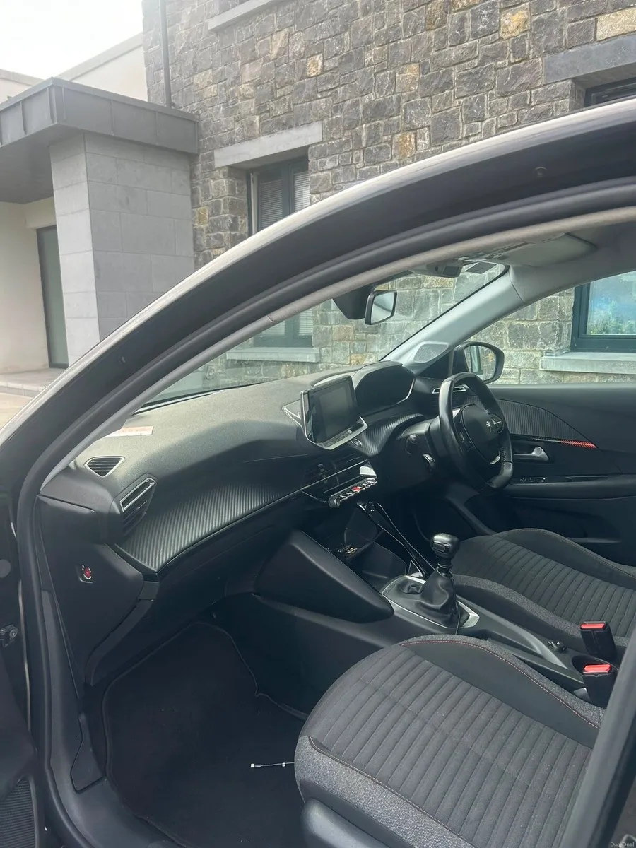 Peugeot 208 1.5 BlueHDI 100 bhp GT Line 2021 - Image 6