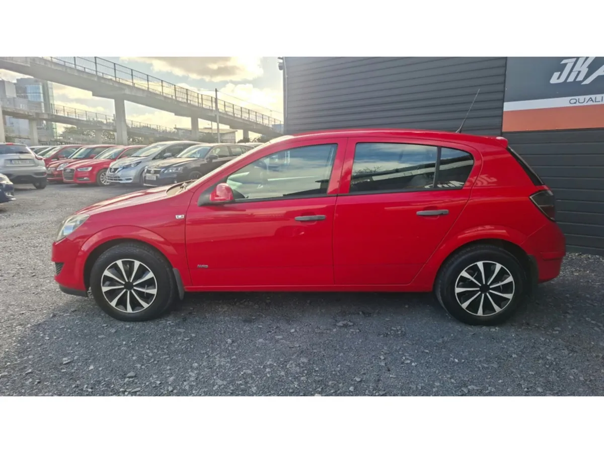 Vauxhall Astra LIFE 5DR - Image 5