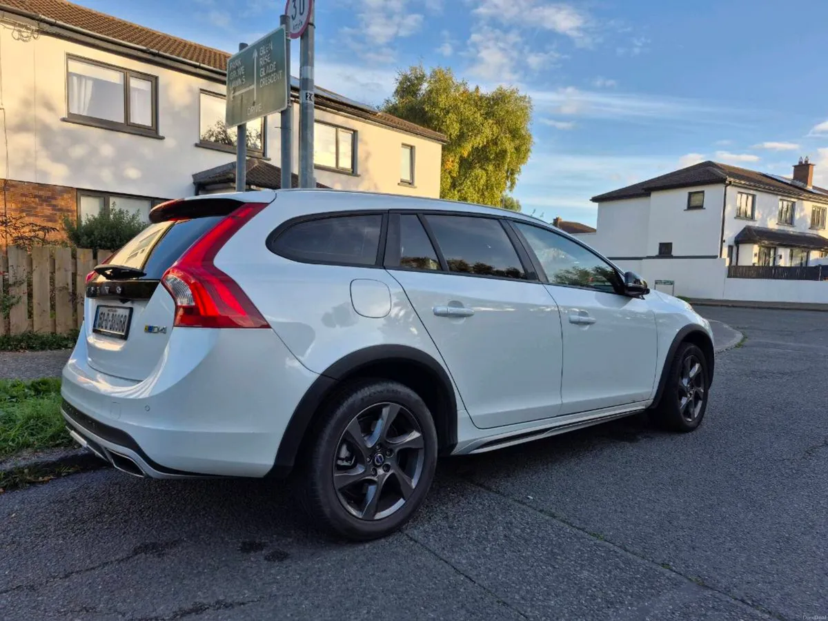 Volvo V60 cross country - Image 2