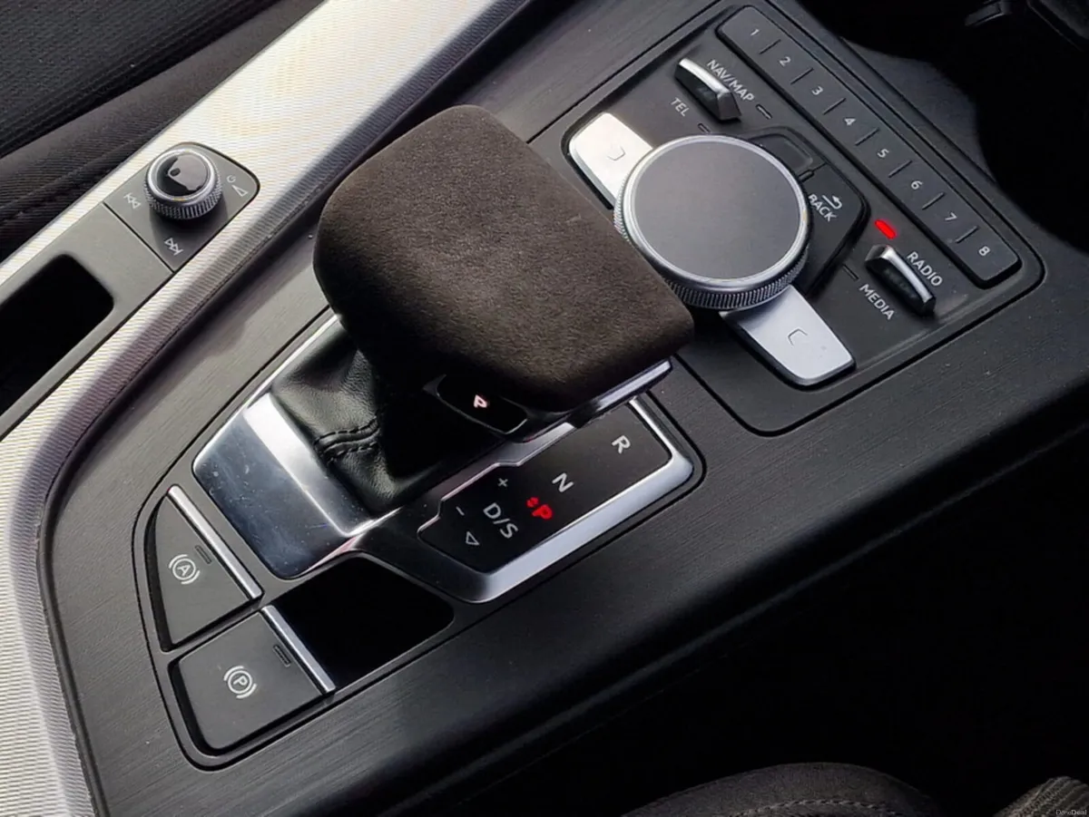 Audi A4 ABA-8WCVK - Image 4