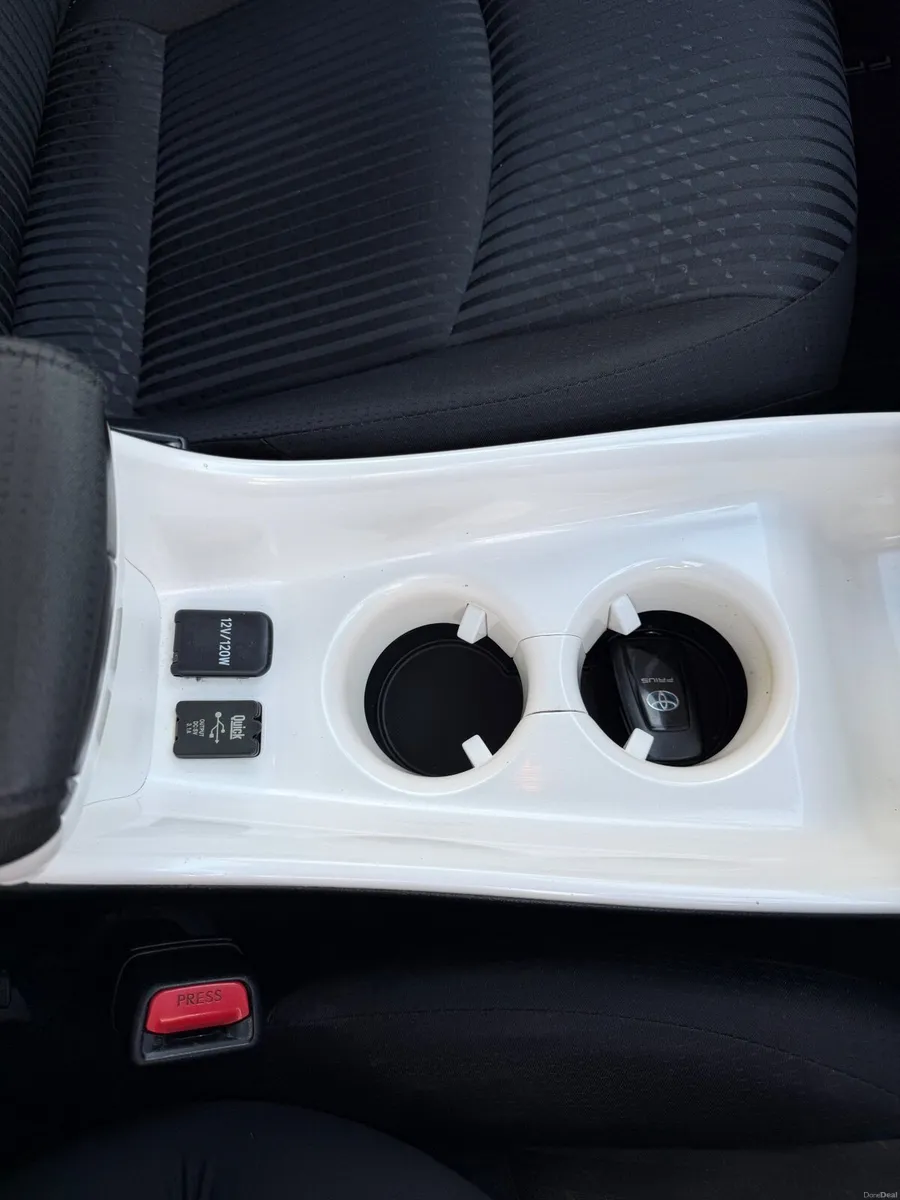 Toyota Prius 2017 - Image 6