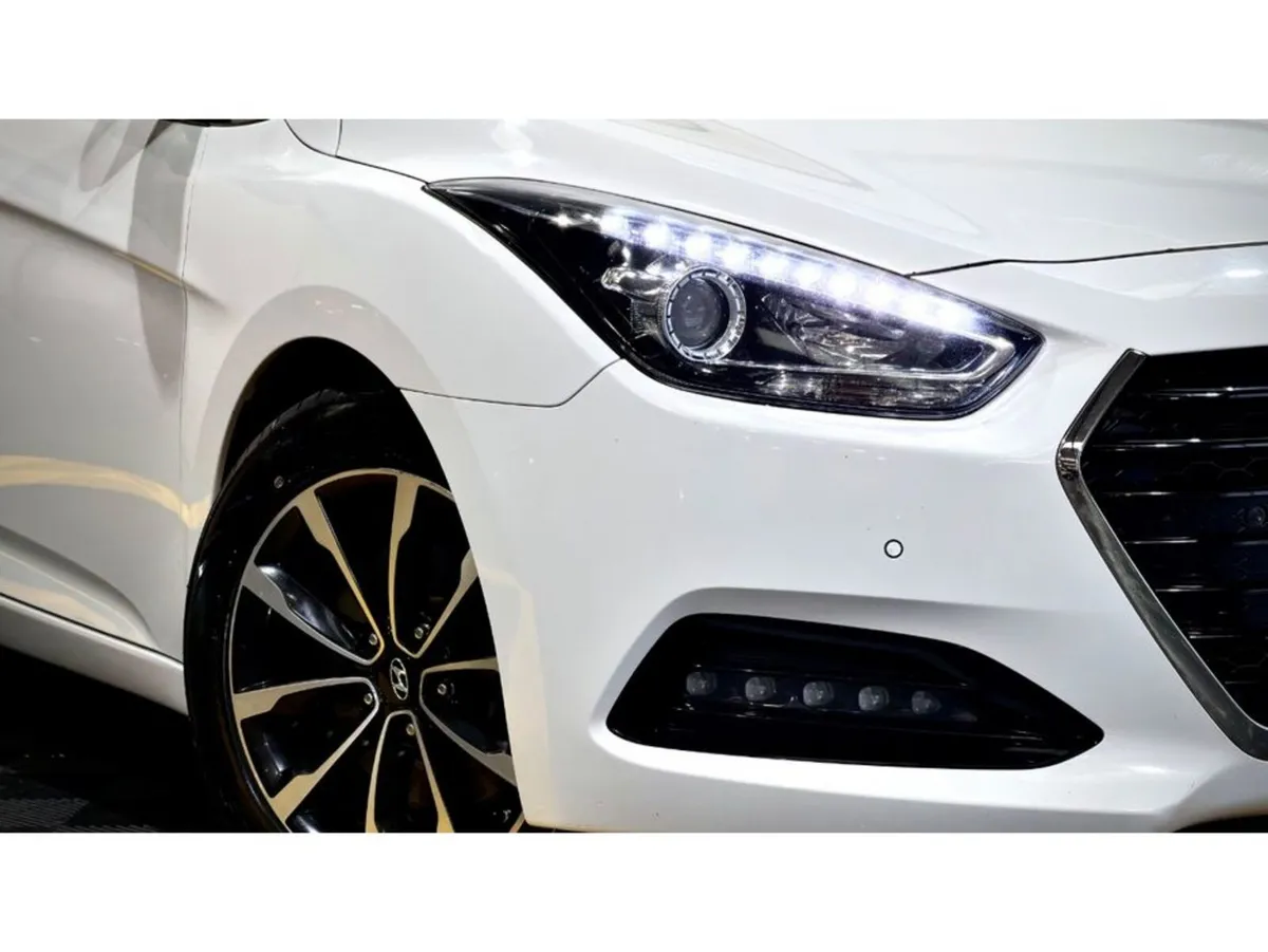 Hyundai i40 SALON EXECUTIVE 4DR - Image 2