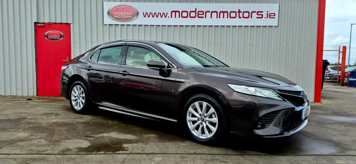 toyota camry hybrid/petrol auto new model low kms - Image 2