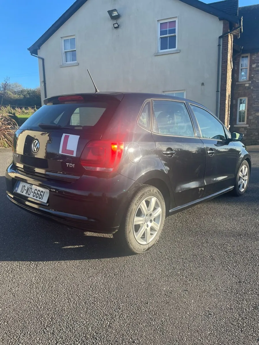 Volkswagen Polo 2010 - Image 2