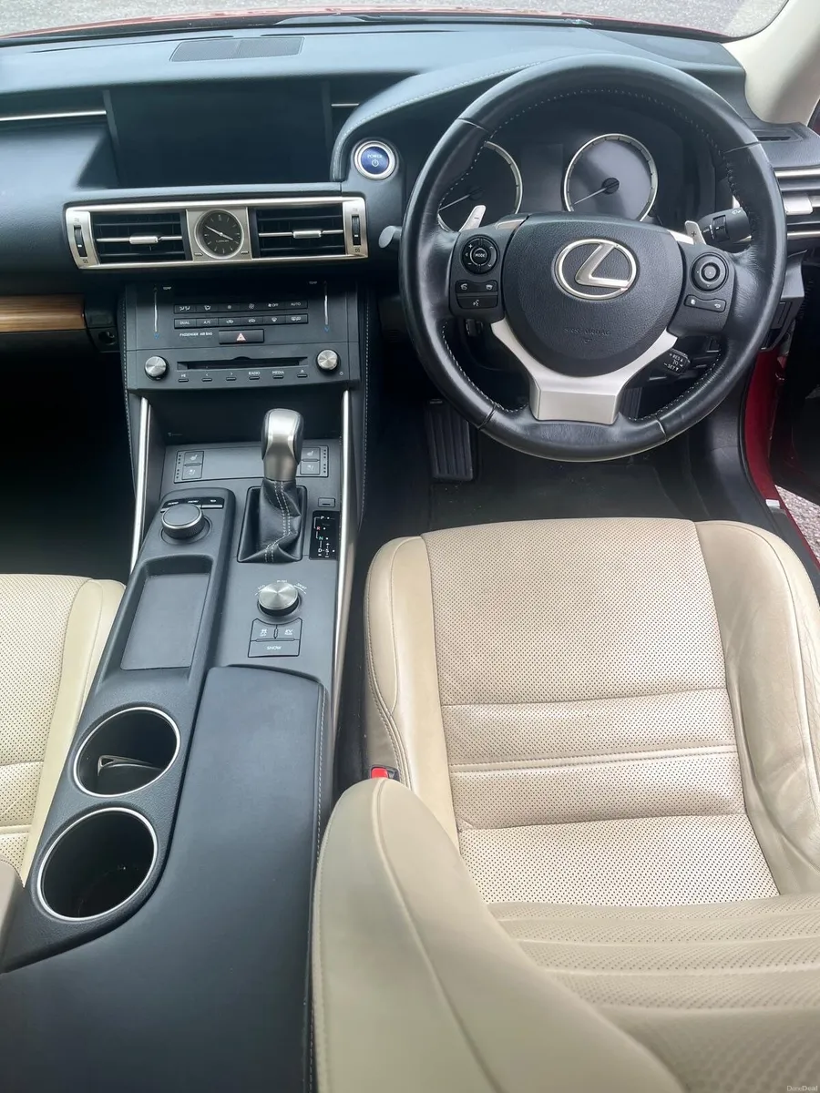 Lexus IS 2016 - Image 4
