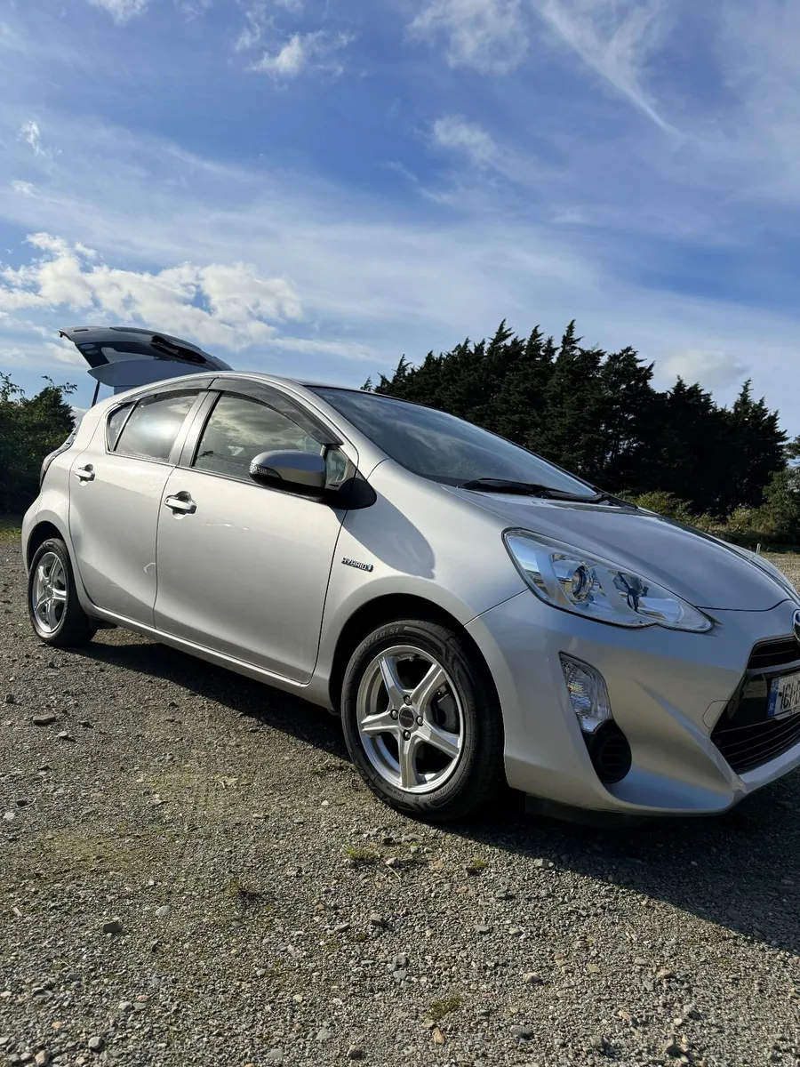 Toyota Aqua 1.5 Hybrid Automatic – Silver - Image 3