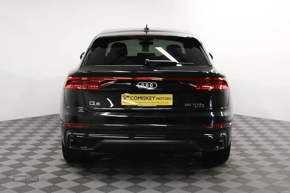 Audi Q8 TFSIe V6 Black Edition - Image 5