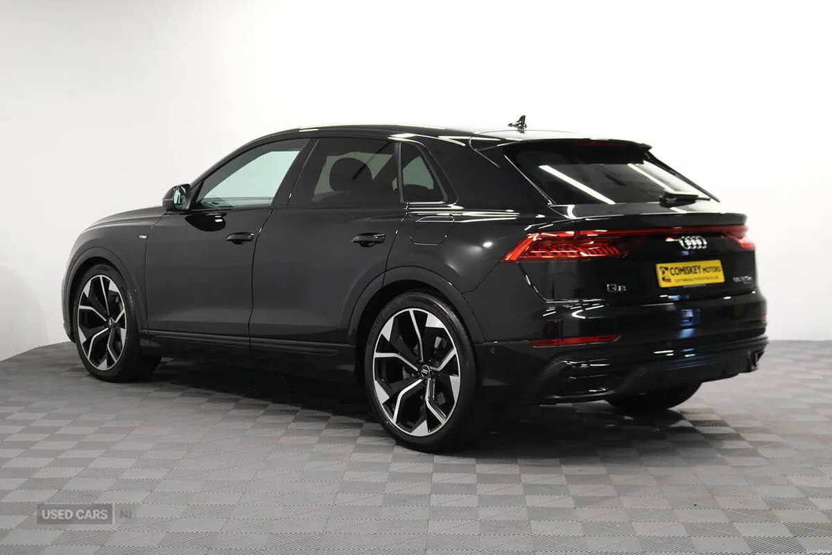 Audi Q8 TFSIe V6 Black Edition - Image 4