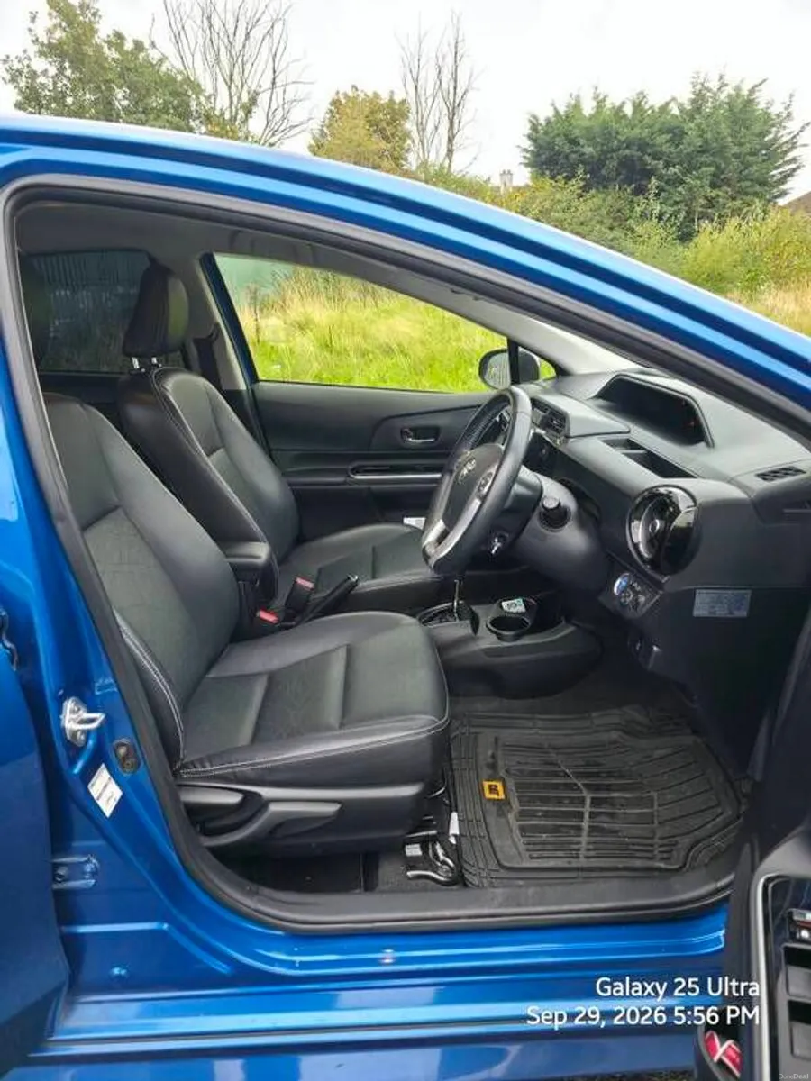 2015 Toyota Aqua - Image 2