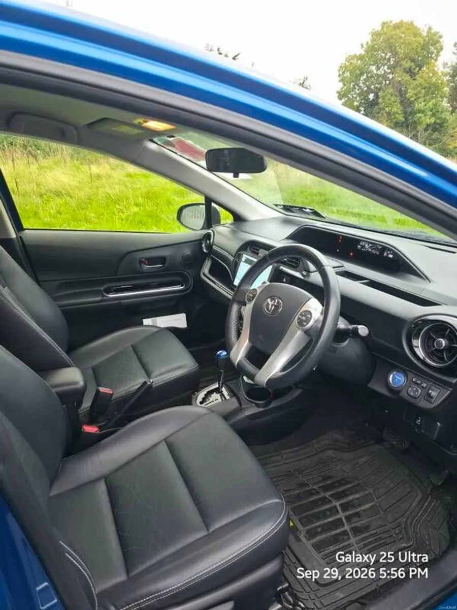 2015 Toyota Aqua - Image 4