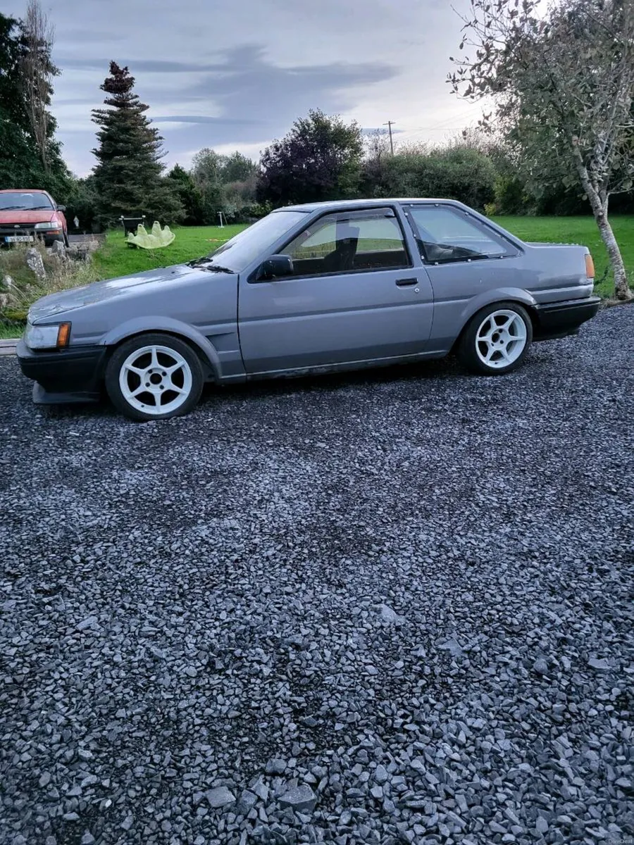 Toyota Corolla Levin Ae86 - Image 2
