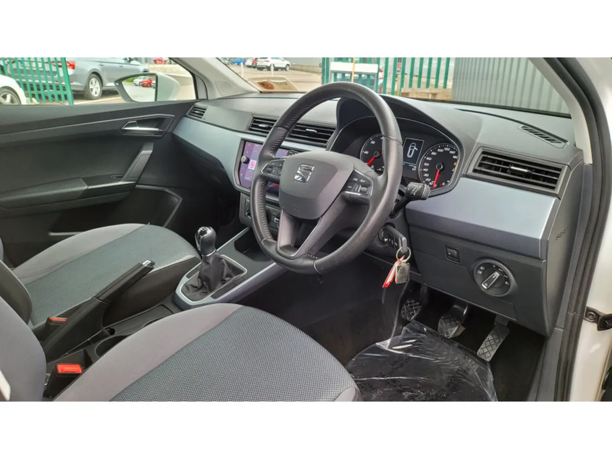 SEAT Arona SE 1.0TSI 115BHP- LOW MILEAGE-A/C- ALLO - Image 4