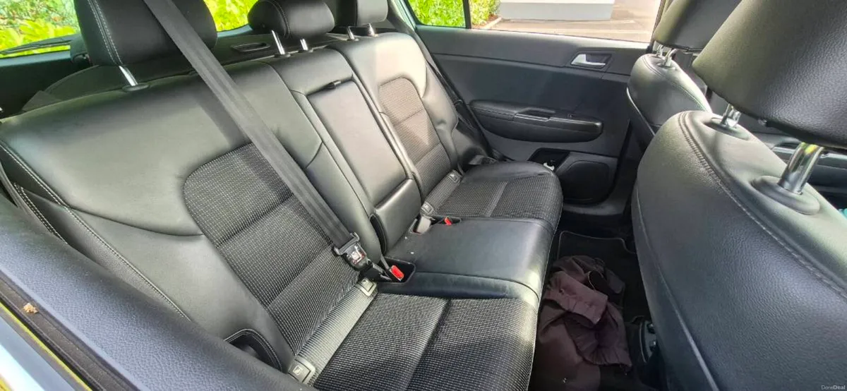 Kia Sportage EX – Leather Seats, Pan Roof - Image 6