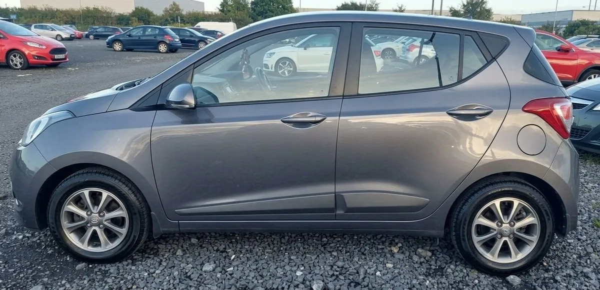 Hyundai i10 2015 - Image 2