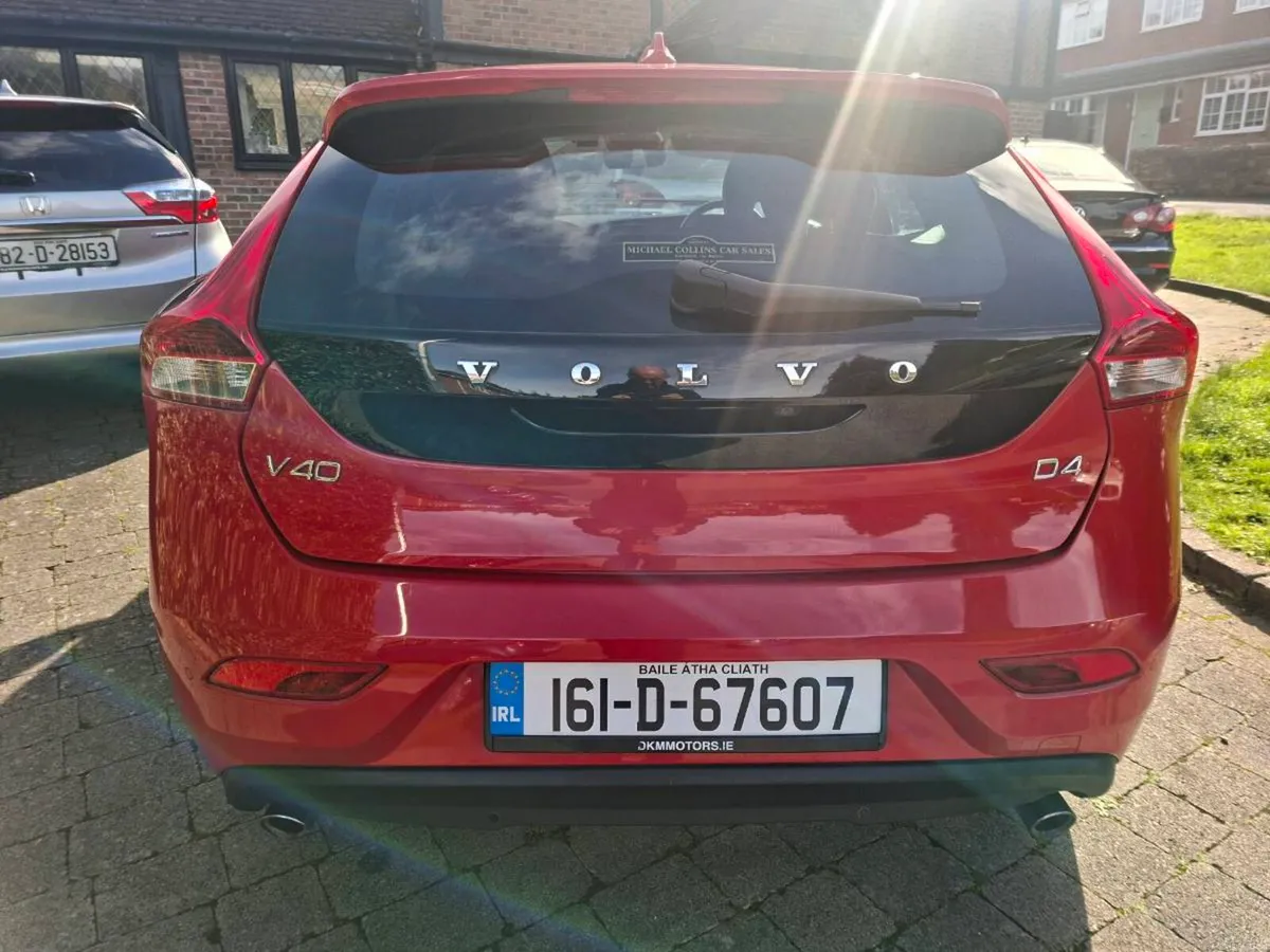 VOLVO V40 D4 2.0D AUTOMATIC R DESIGN 2016 SUPERB - Image 4
