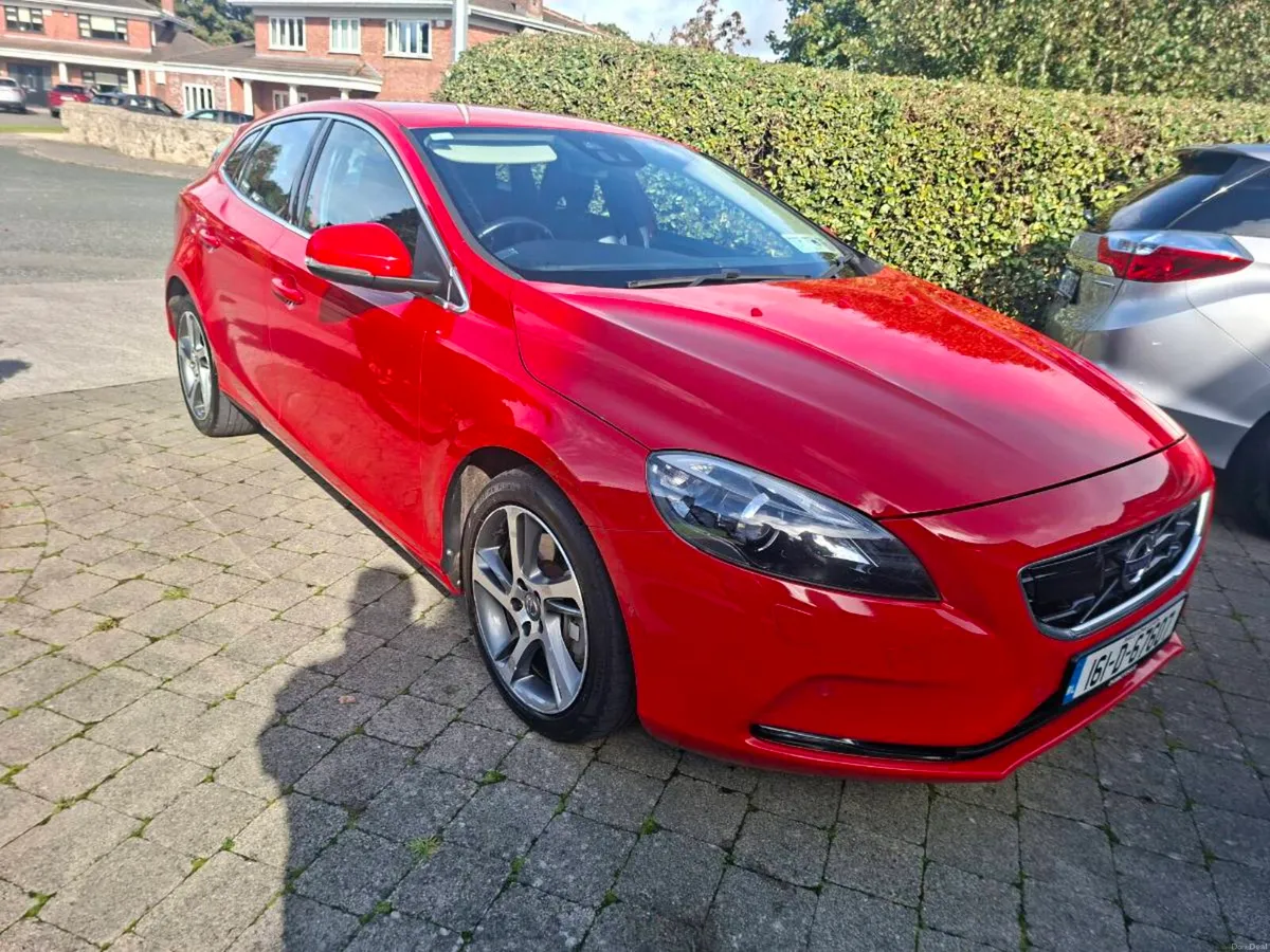 VOLVO V40 D4 2.0D AUTOMATIC R DESIGN 2016 SUPERB - Image 1