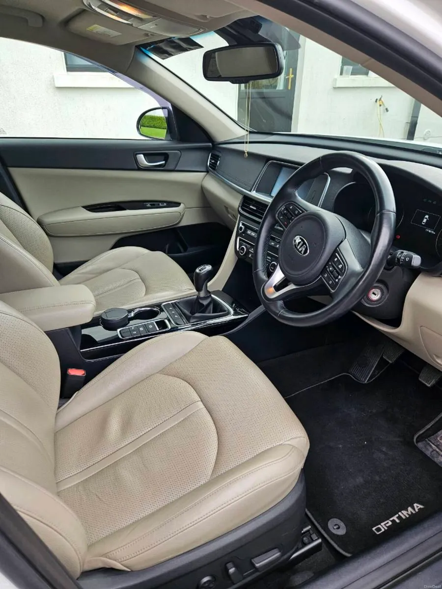 Car - Image 1