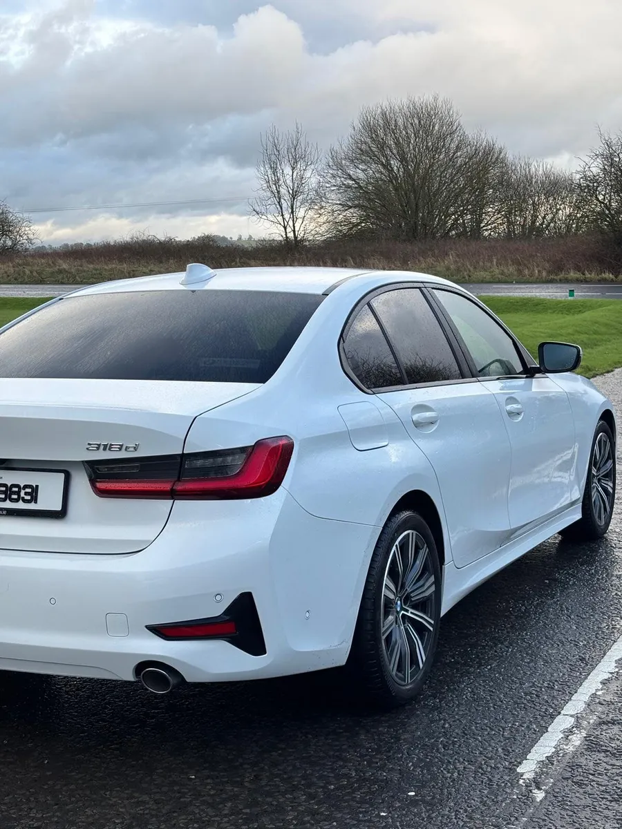 BMW 3-Series 2019 - Image 4