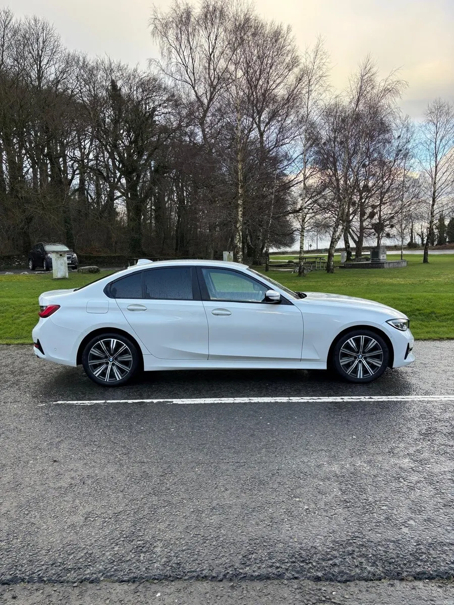 BMW 3-Series 2019 - Image 2