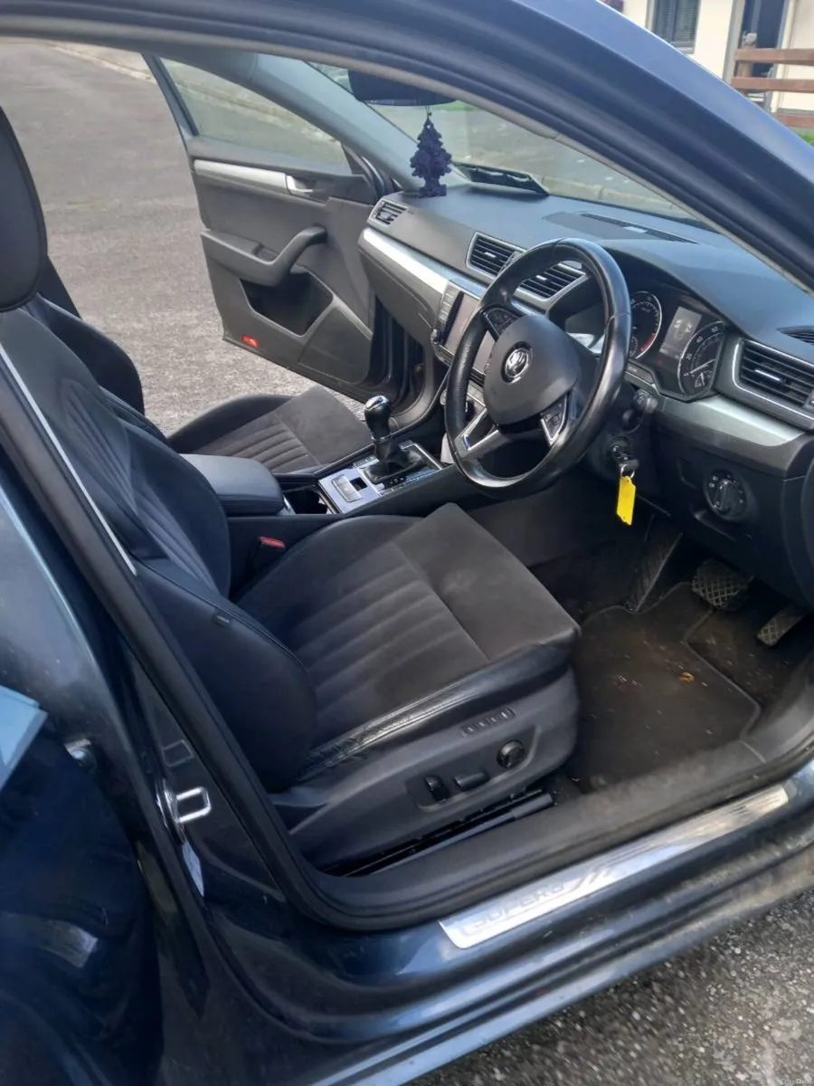 Skoda Superb 2.0TDI SE - Image 5