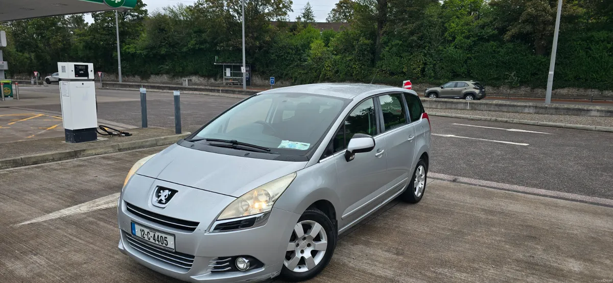 Peugeot 5008 2012 Fully serviced 7 seats - Image 3