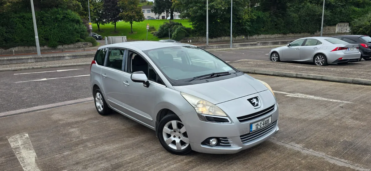 Peugeot 5008 2012 Fully serviced 7 seats - Image 2