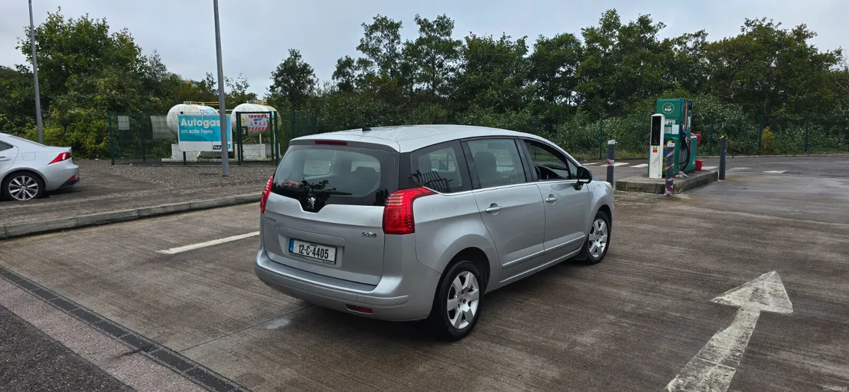 Peugeot 5008 2012 Fully serviced 7 seats - Image 6