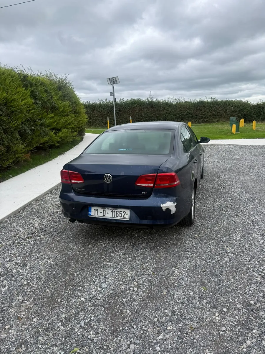 2011 Volkswagen Passat - Image 4