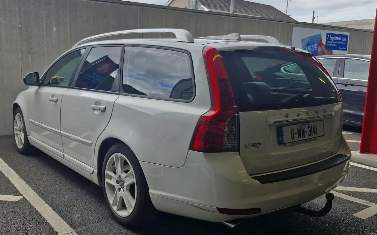 Volvo V50 2011 - Image 1