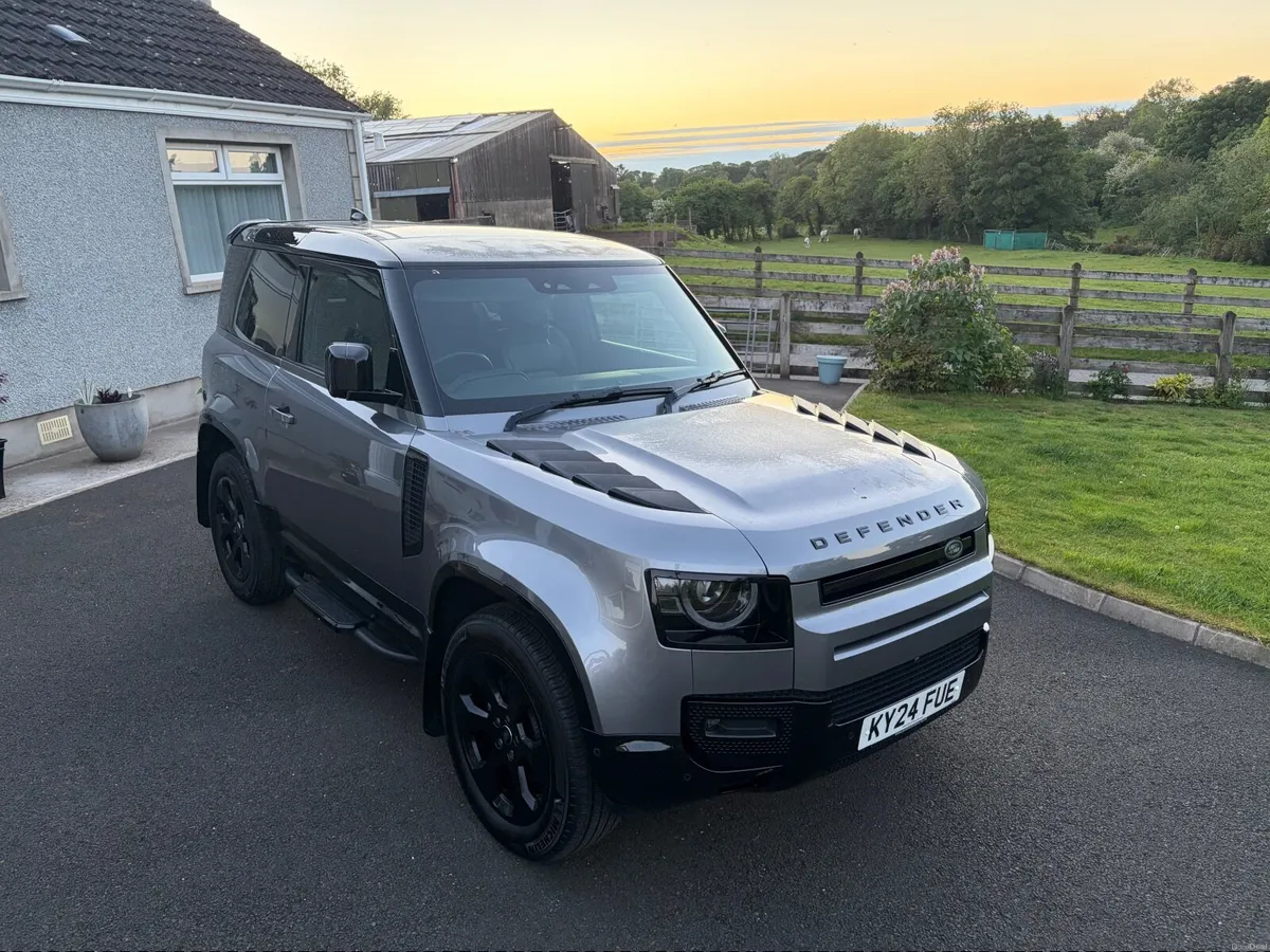 Land Rover Defender 2024 - Image 3