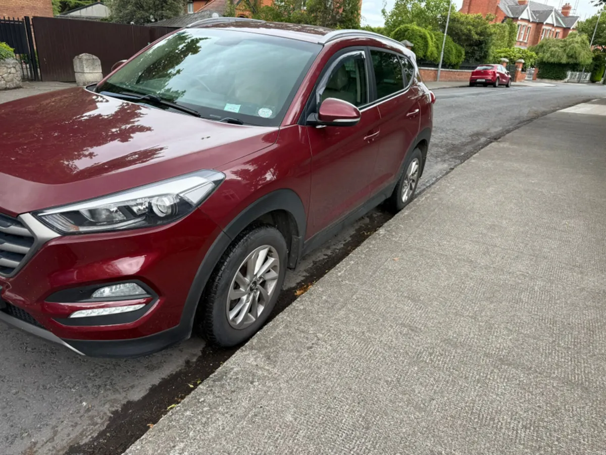 Hyundai Tucson EXECUTIVE 5DR - Image 2