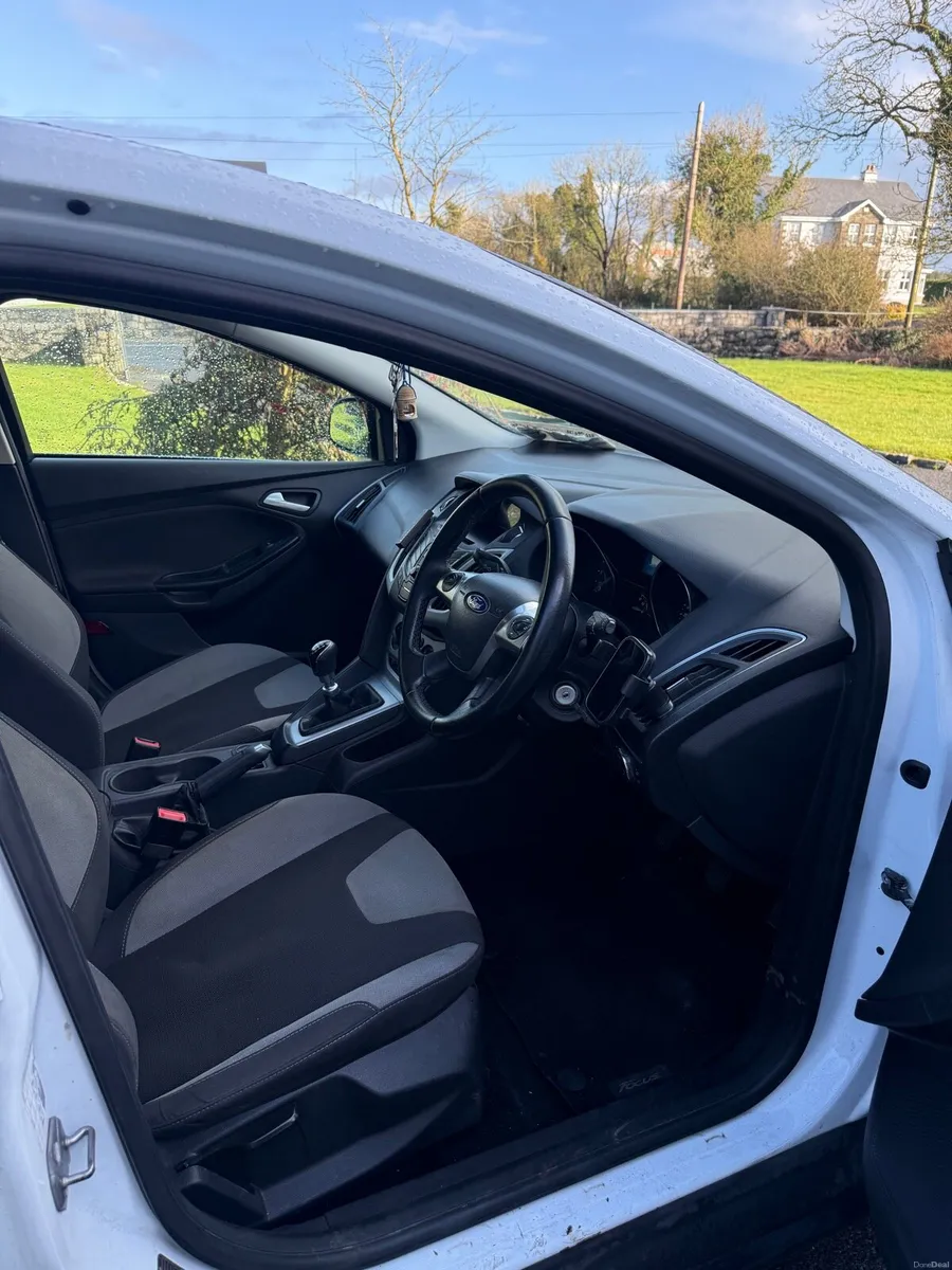 Ford Focus ZETEC S Sports Trim 1.6L NCT 01/27 - Image 5