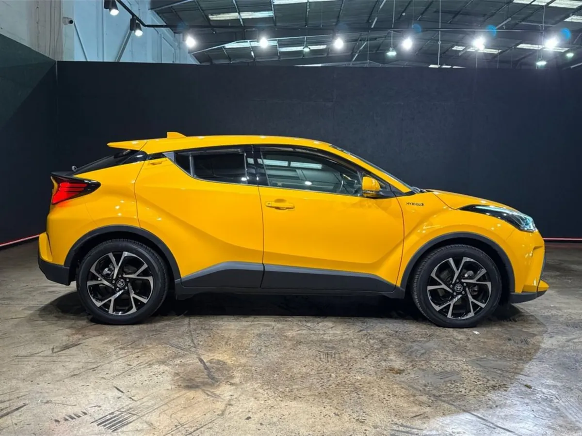 Toyota C-HR 1.8 HYBRID - G SPEC W/BLACK HALF LEATH - Image 3