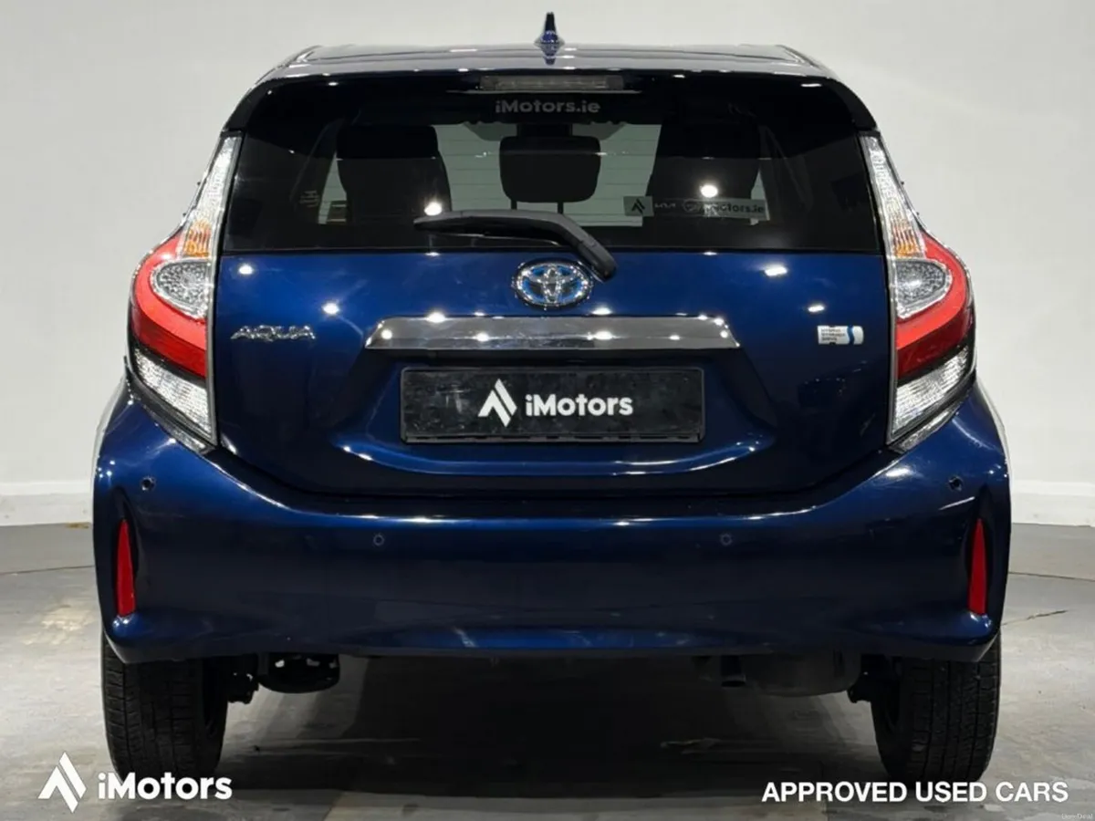 Toyota Aqua HEATED SEATS AUTOMATIC HYBRID - Image 4
