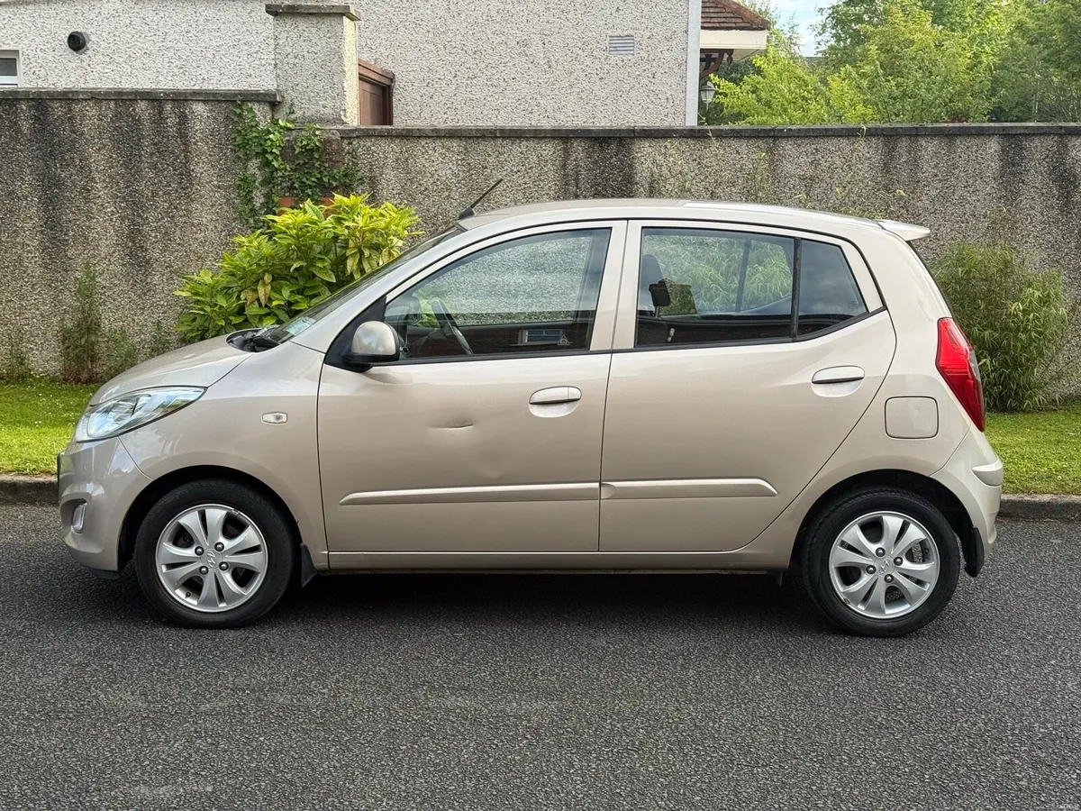 11 Hyundai i10 Deluxe 79k kms NEW NCT 06/27 - Image 2