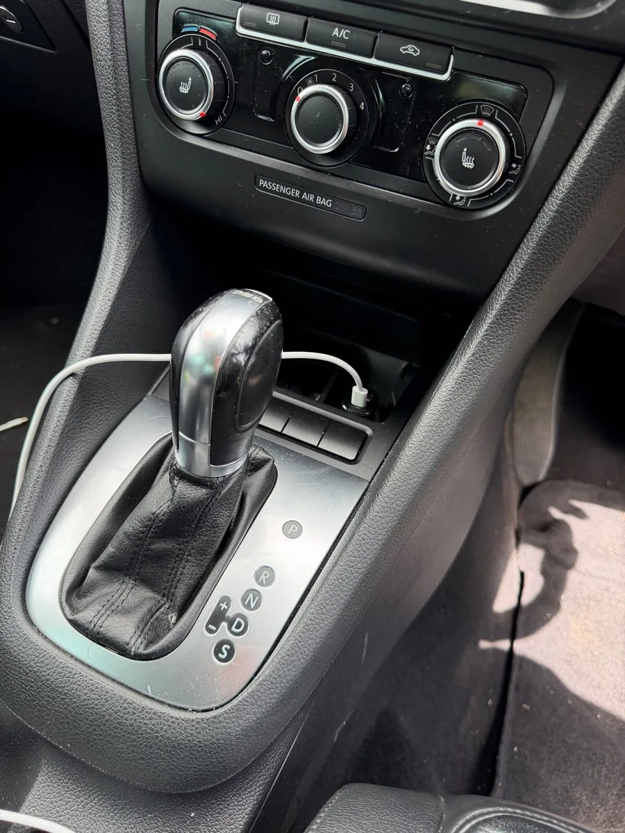 Volkswagen Golf 1.4 petrol automatic - Image 4