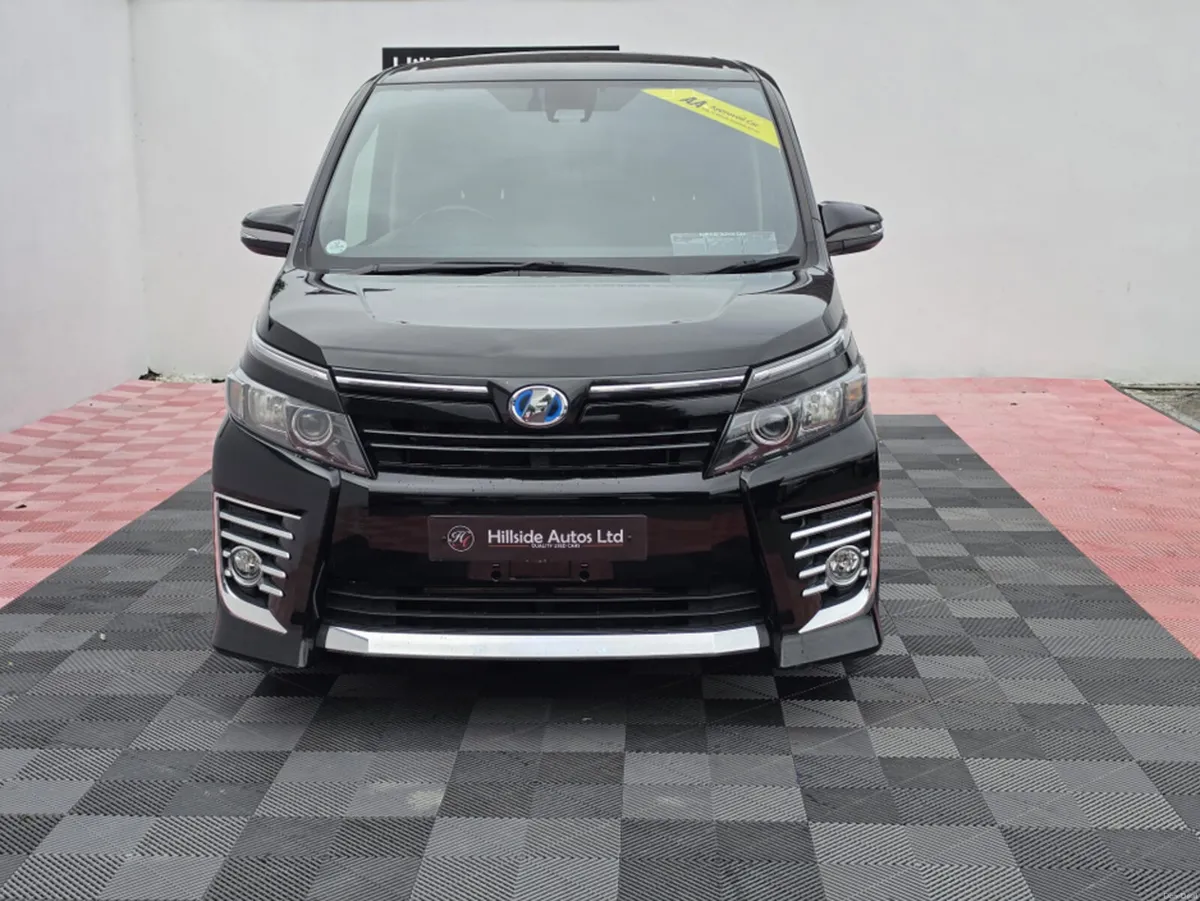Toyota Voxy 1.8 PETROL HYBRID, 7 SEATS. - Image 3